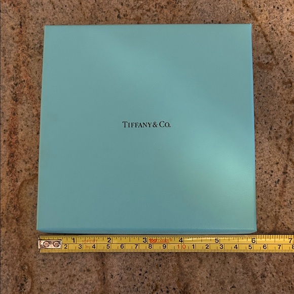 Tiffany & Co. Iconic Blue Gift Box - Picture 2 of 6